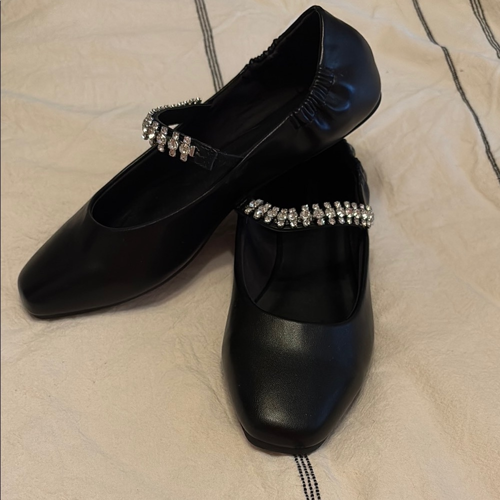 Elegant Black Women's Shoes with Rhinestone Detail